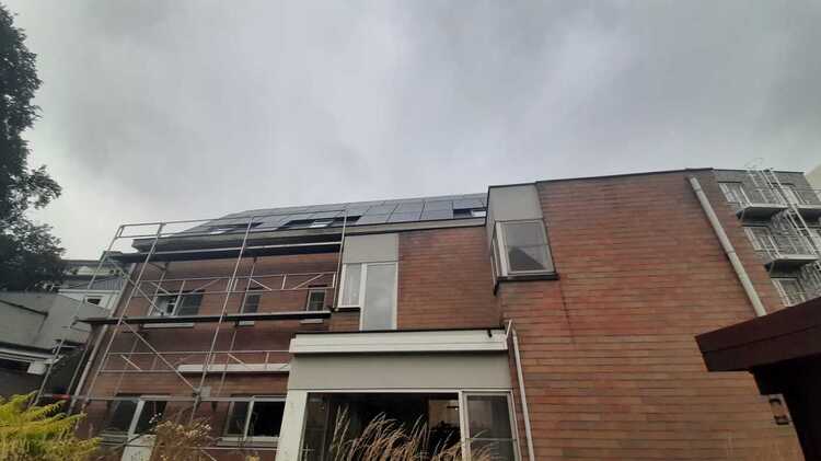 Zonnepanelen Leuven leien dak